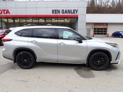 Certified 2023 Toyota Highlander XSE image 2