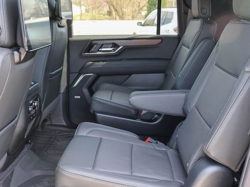 New 2026 GMC Yukon XL Denali w/ Denali Reserve Package image 17