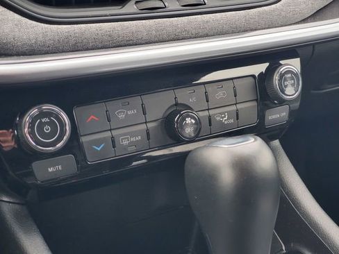 Used 2025 Jeep Compass Latitude image 15