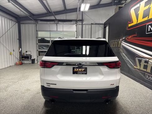 Used 2023 Chevrolet Traverse RS FWD image 18
