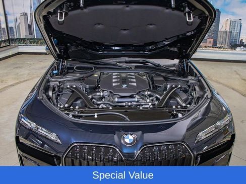 Used 2025 BMW 760i xDrive w/ Executive Package AWD/4WD image 5