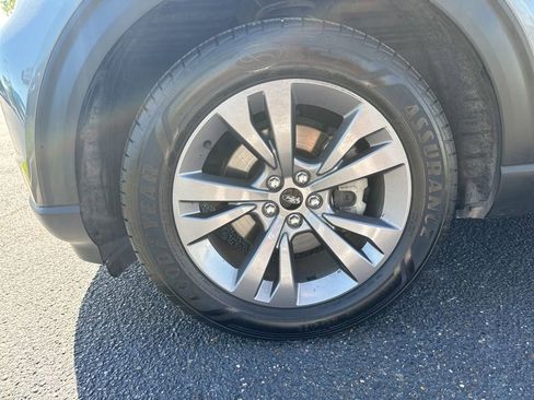 Used 2022 Ford Explorer XLT w/ Equipment Group 202A RWD image 7
