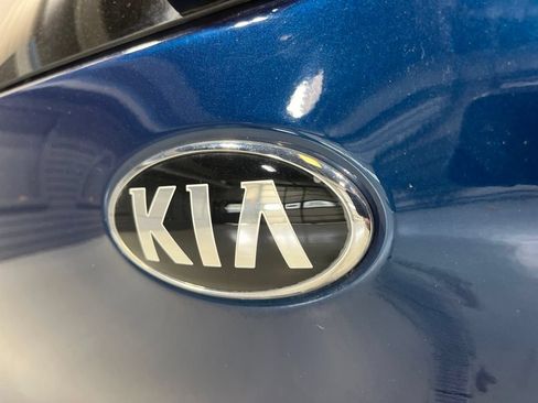 Used 2019 Kia Niro LX FWD image 36
