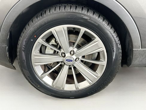 Used 2018 Ford Explorer Limited w/ Equipment Group 301A FWD image 11