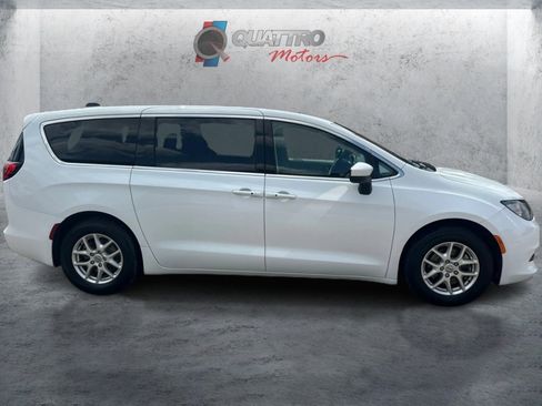 Used 2022 Chrysler Voyager LX FWD image 7