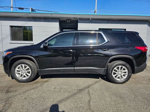 Used 2021 Chevrolet Traverse LS image 2