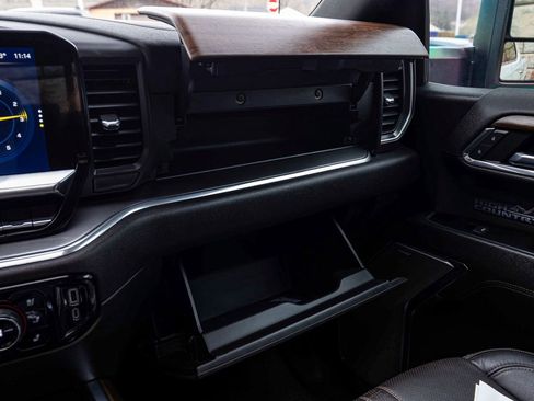 Used 2024 Chevrolet Silverado 1500 High Country w/ Technology Package image 18