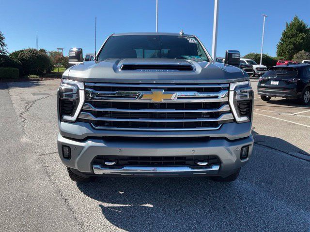 Used 2024 Chevrolet Silverado 3500 High Country w/ High Country Premium Package AWD/4WD image 2