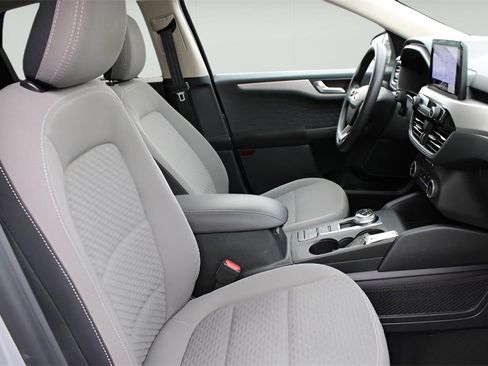 Used 2020 Ford Escape SE image 24