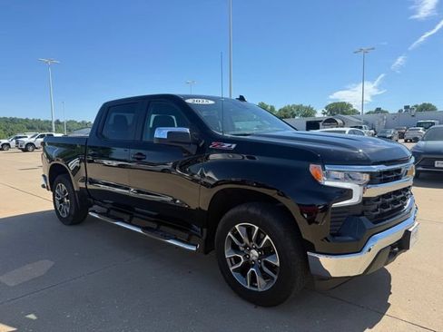 Used 2025 Chevrolet Silverado 1500 LT w/ Z71 Off-Road Package AWD/4WD image 1