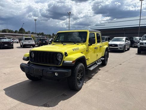 Used 2024 Jeep Gladiator Sport AWD/4WD image 2