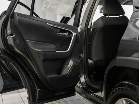 Used 2025 Toyota RAV4 XLE AWD/4WD image 32