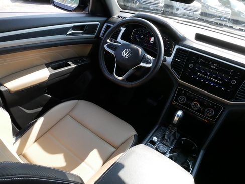 Certified 2023 Volkswagen Atlas Cross Sport SE w/ Panoramic Sunroof Package AWD/4WD image 9