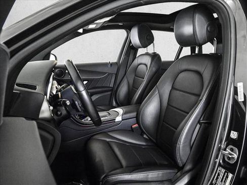 Used 2022 Mercedes-Benz GLC 300 4MATIC image 18