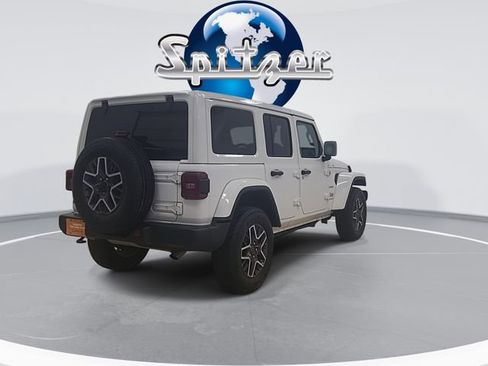 Used 2024 Jeep Wrangler Sahara image 7