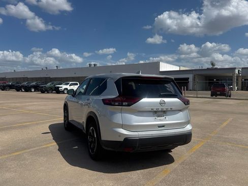 Certified 2025 Nissan Rogue SV FWD image 18