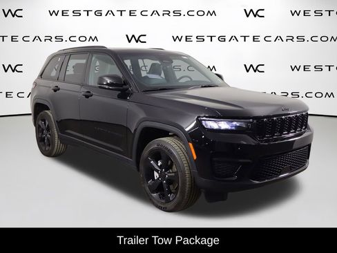 Used 2025 Jeep Grand Cherokee Altitude image 4