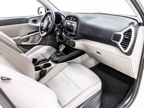 Used 2022 Kia Soul LX FWD image 32