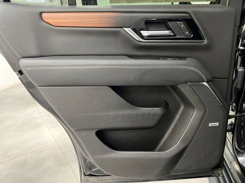 Used 2025 GMC Yukon Denali AWD/4WD image 20