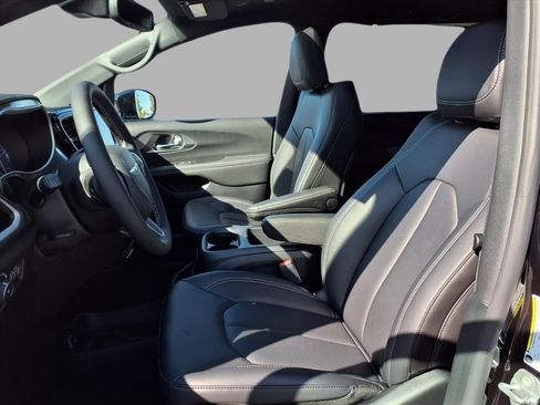 New 2026 Chrysler Pacifica Select image 19