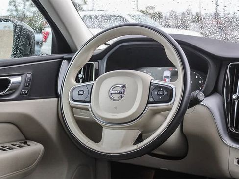 Used 2020 Volvo XC60 T5 Momentum w/ Protection Package Premier image 19