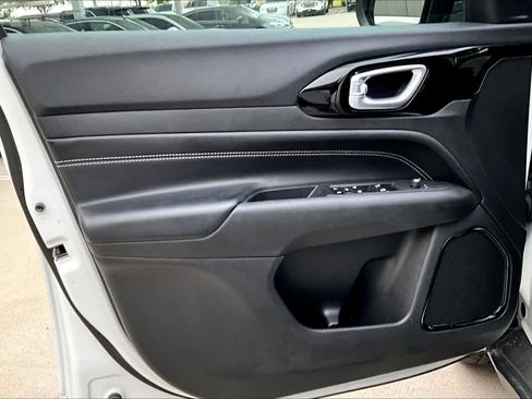 Used 2023 Jeep Compass Altitude image 18