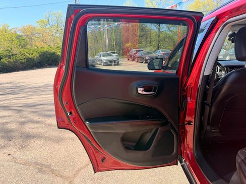 Used 2018 Jeep Compass Limited w/ Navigation Group AWD/4WD image 16