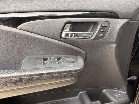 Used 2016 Honda Pilot Touring image 11