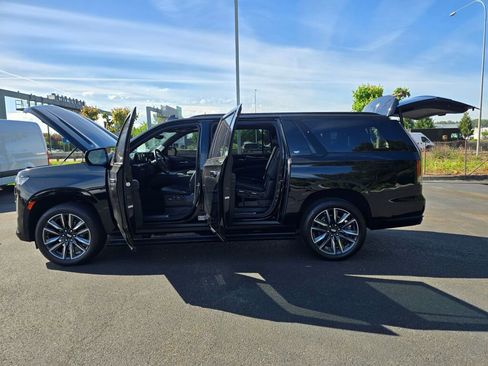 Used 2021 Cadillac Escalade ESV Sport Platinum AWD/4WD image 11