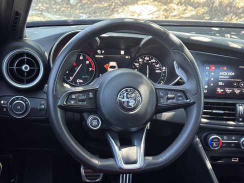 Used 2023 Alfa Romeo Giulia Veloce RWD image 7