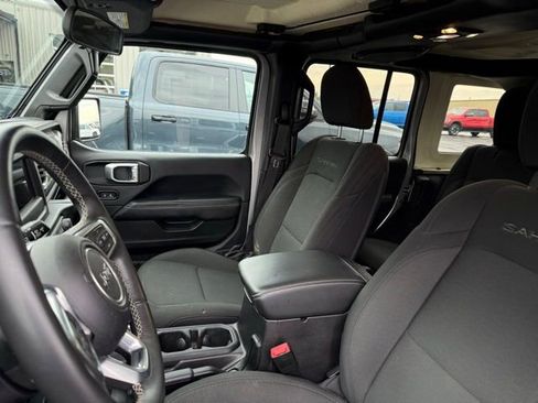 Used 2019 Jeep Wrangler Unlimited Sahara image 6