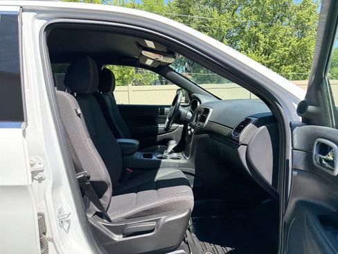 Used 2018 Jeep Grand Cherokee Laredo AWD/4WD image 25