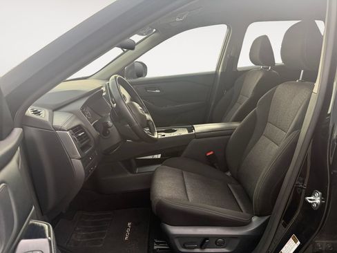 Used 2025 Nissan Rogue SV FWD image 9