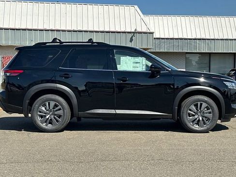 New 2025 Nissan Pathfinder SV image 3