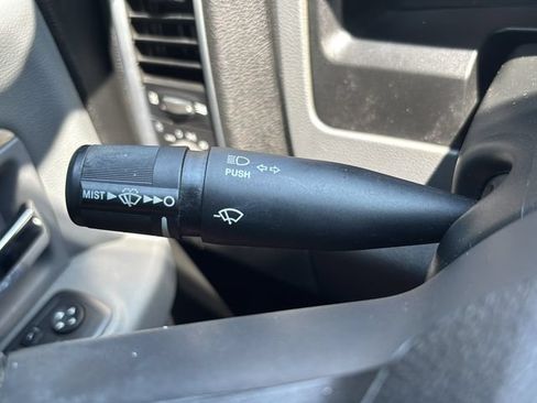 Used 2020 RAM 1500 Classic SLT RWD image 19