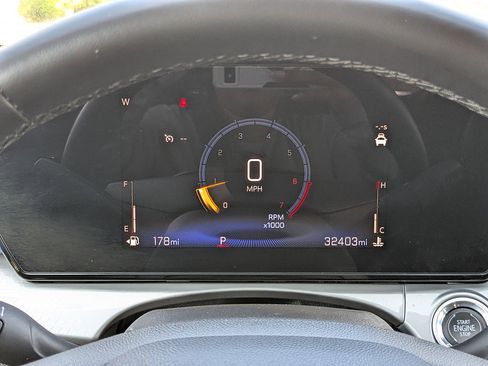 Certified 2025 Chevrolet Trax LT w/ LT Convenience Package FWD image 43