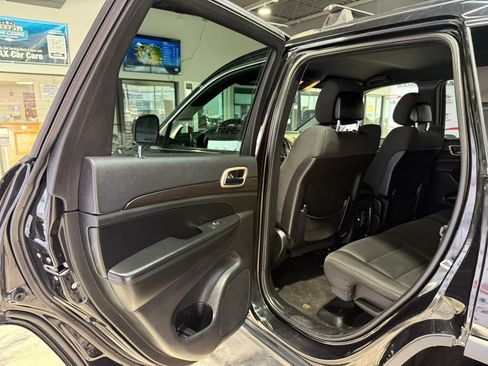 Used 2014 Jeep Grand Cherokee Laredo w/ 18" Wheel & 8.4" Radio Group AWD/4WD image 41