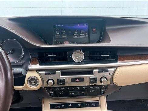Used 2018 Lexus ES 350 w/ Luxury Package w/Wood Trim FWD image 38