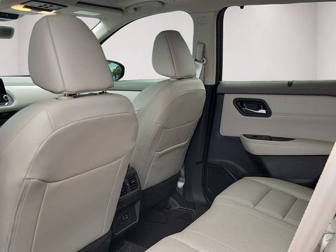 Used 2023 Nissan Rogue SV w/ SV Premium B Package FWD image 9