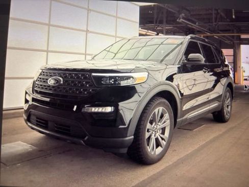 Used 2024 Ford Explorer XLT w/ Equipment Group 202A AWD/4WD image 1