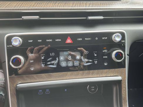 Used 2025 Genesis GV80 2.5T Prestige AWD/4WD image 23