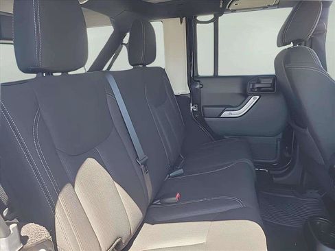 Used 2018 Jeep Wrangler Unlimited Sahara AWD/4WD image 20
