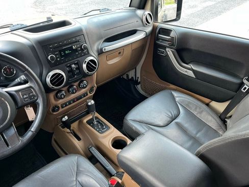 Used 2017 Jeep Wrangler Unlimited Rubicon AWD/4WD image 26