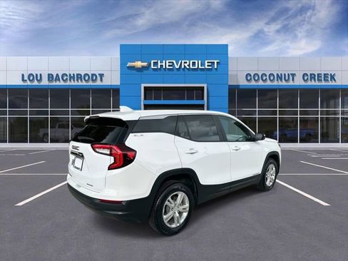 Used 2024 GMC Terrain SLE AWD/4WD image 8