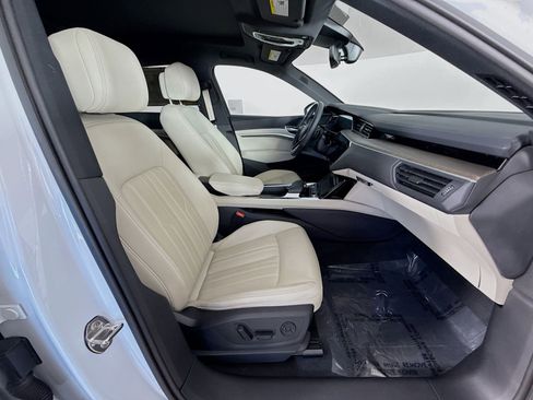 Used 2024 Audi Q8 e-tron Premium Plus w/ Premium Plus Package image 30