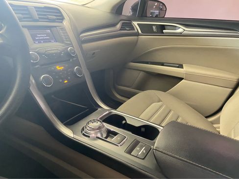 Used 2018 Ford Fusion SE image 29