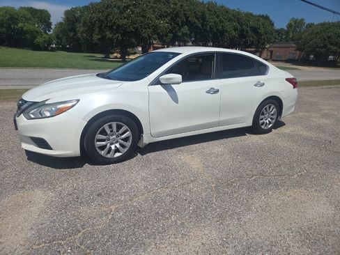 Used 2017 Nissan Altima 2.5 S w/ Power Driver Seat Package FWD image 5