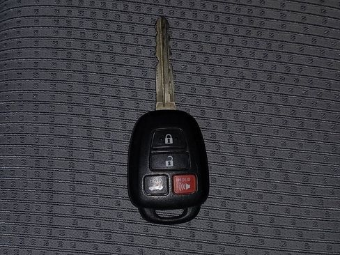 Used 2016 Toyota Camry SE image 32