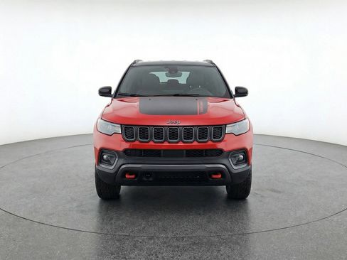 Used 2025 Jeep Compass Trailhawk AWD/4WD image 2