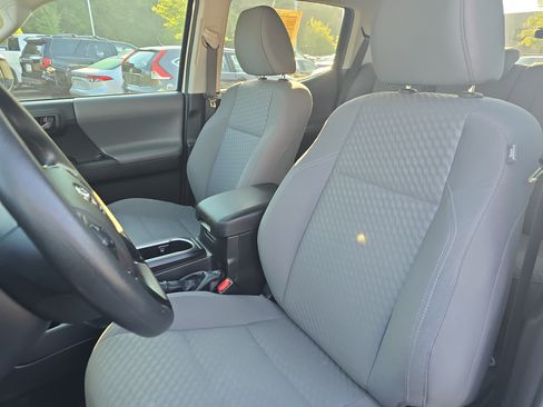 Used 2022 Toyota Tacoma SR w/ SR Convenience Package RWD image 15